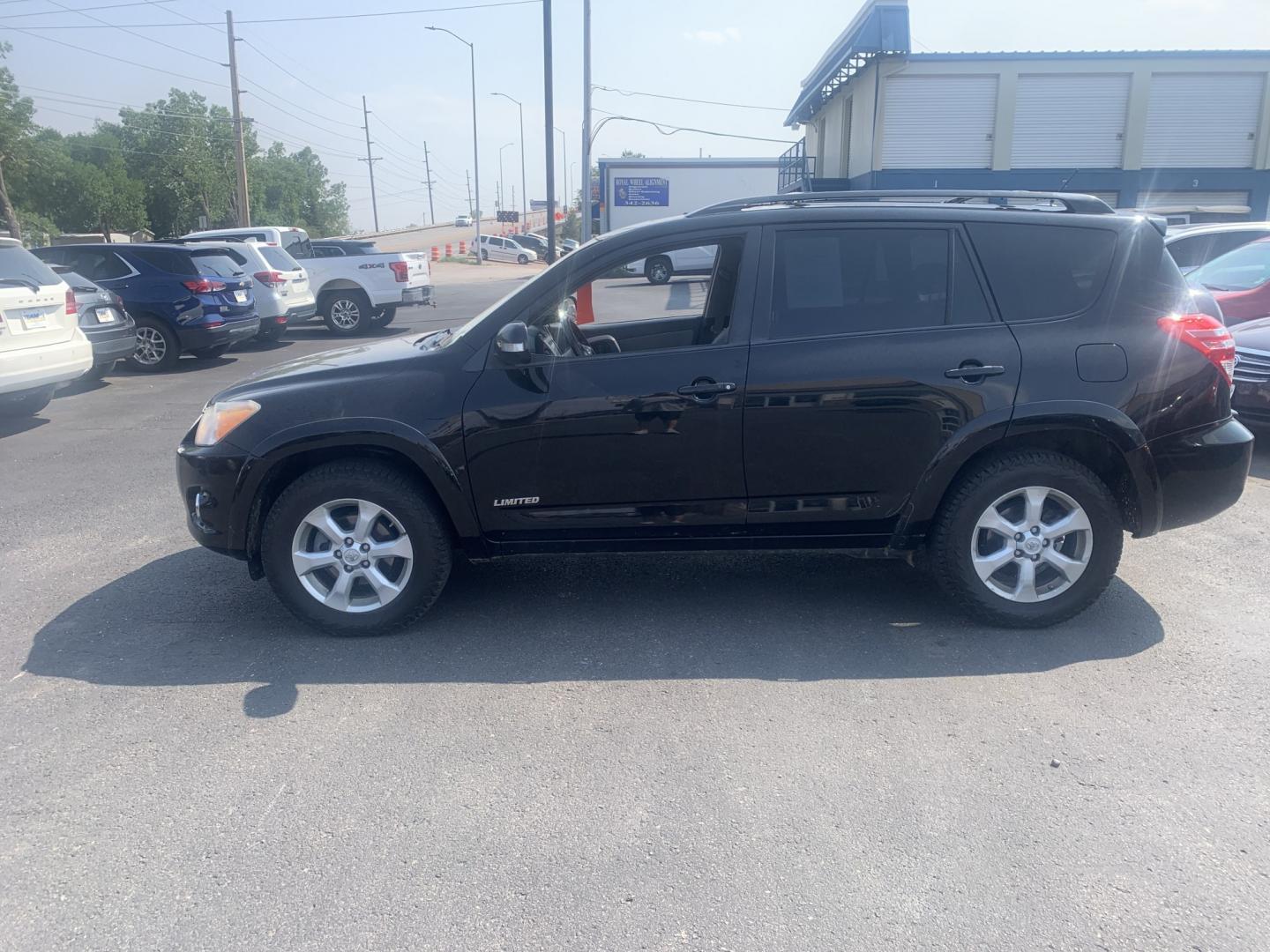 2011 Toyota RAV4 Limited V6 4WD (2T3DK4DV3BW) with an 3.5L V6 DOHC 24V engine, 5A transmission, located at 2015 Cambell Street, Rapid City, SD, 57701, (605) 342-8326, 44.066433, -103.191772 - NEW ARRIVAL PICTURES COMING SOON- Photo#2