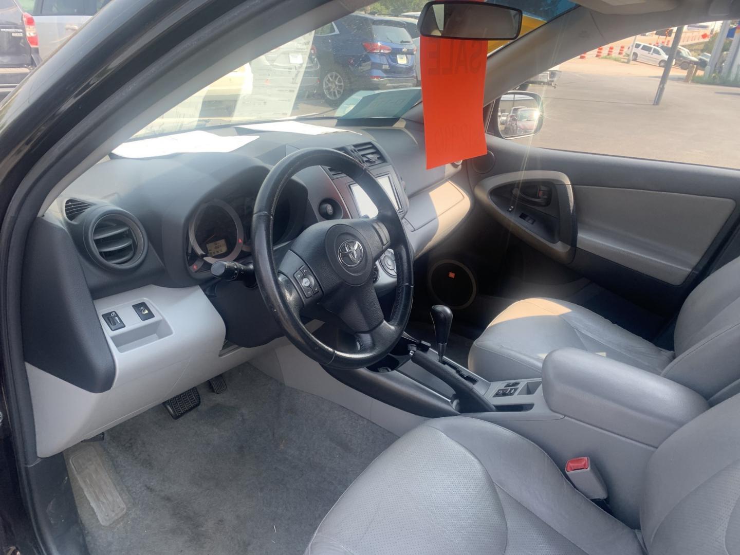 2011 Toyota RAV4 Limited V6 4WD (2T3DK4DV3BW) with an 3.5L V6 DOHC 24V engine, 5A transmission, located at 2015 Cambell Street, Rapid City, SD, 57701, (605) 342-8326, 44.066433, -103.191772 - NEW ARRIVAL PICTURES COMING SOON- Photo#4