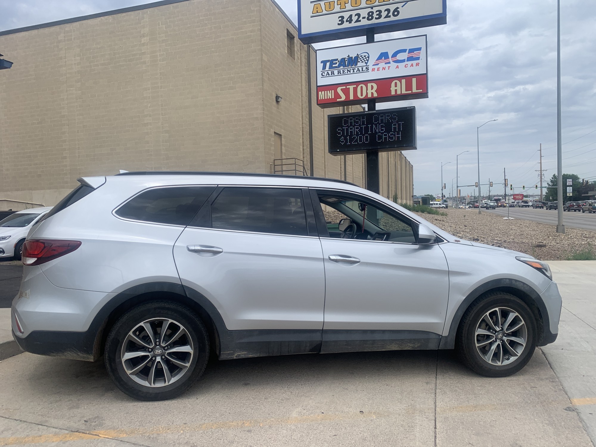 photo of 2017 Hyundai Santa Fe SE AWD