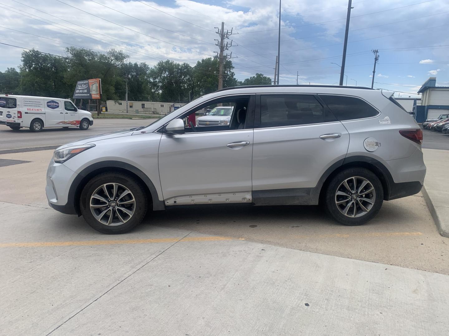2017 Hyundai Santa Fe SE AWD (KM8SMDHF7HU) with an 3.3L V6 DOHC 24V engine, 6A transmission, located at 2015 Cambell Street, Rapid City, SD, 57701, (605) 342-8326, 44.066433, -103.191772 - CASH ONLY RECENT TRADE- Photo#2