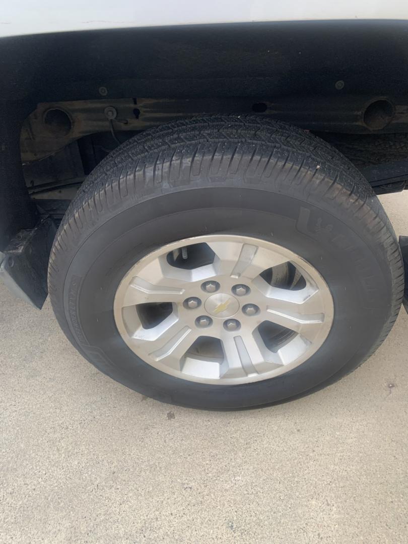 2017 Chevrolet Silverado 1500 LT Crew Cab 4WD (3GCUKREC6HG) with an 5.3L V8 OHV 16V engine, 6A transmission, located at 2015 Cambell Street, Rapid City, SD, 57701, (605) 342-8326, 44.066433, -103.191772 - car fax available- Photo#6