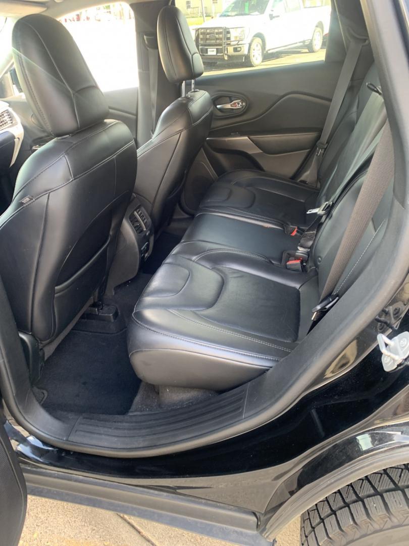2019 Jeep Cherokee Limited 4WD (1C4PJMDX4KD) with an 3.2L V6 DOHC 24V engine, 9A transmission, located at 2015 Cambell Street, Rapid City, SD, 57701, (605) 342-8326, 44.066433, -103.191772 - ARRIVING SOON- Photo#4