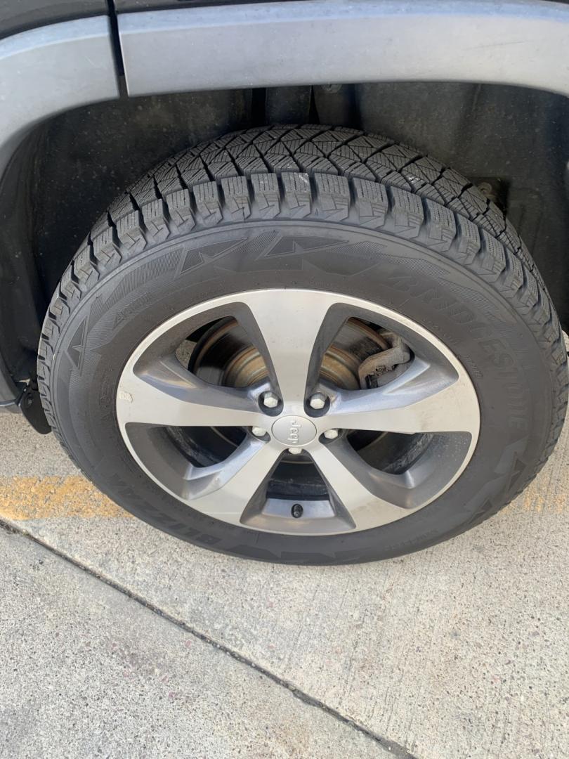 2019 Jeep Cherokee Limited 4WD (1C4PJMDX4KD) with an 3.2L V6 DOHC 24V engine, 9A transmission, located at 2015 Cambell Street, Rapid City, SD, 57701, (605) 342-8326, 44.066433, -103.191772 - ARRIVING SOON- Photo#5