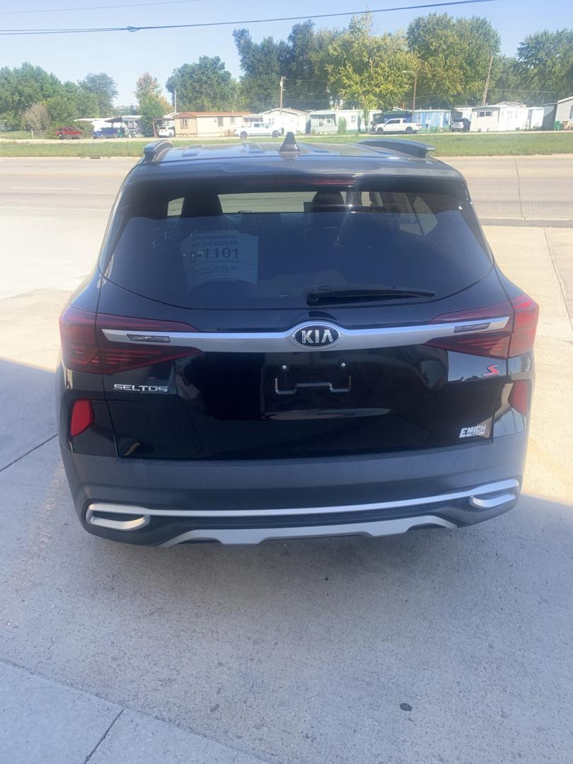 2021 Kia Seltos S AWD (KNDEUCAA9M7) with an 2.0L L4 DOHC 16V engine, CVT transmission, located at 2015 Cambell Street, Rapid City, SD, 57701, (605) 342-8326, 44.066433, -103.191772 - ARRIVING SOON- Photo#3