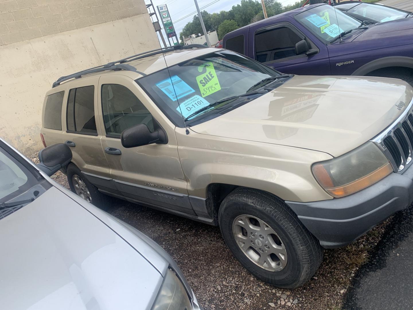 2001 Jeep Grand Cherokee Laredo 4WD (1J4GW48S31C) with an 4.0L L6 OHV 12V engine, located at 2015 Cambell Street, Rapid City, SD, 57701, (605) 342-8326, 44.066433, -103.191772 - CAR FAX AVAILABLE FRESH TRADE CASH ONLY- Photo#1