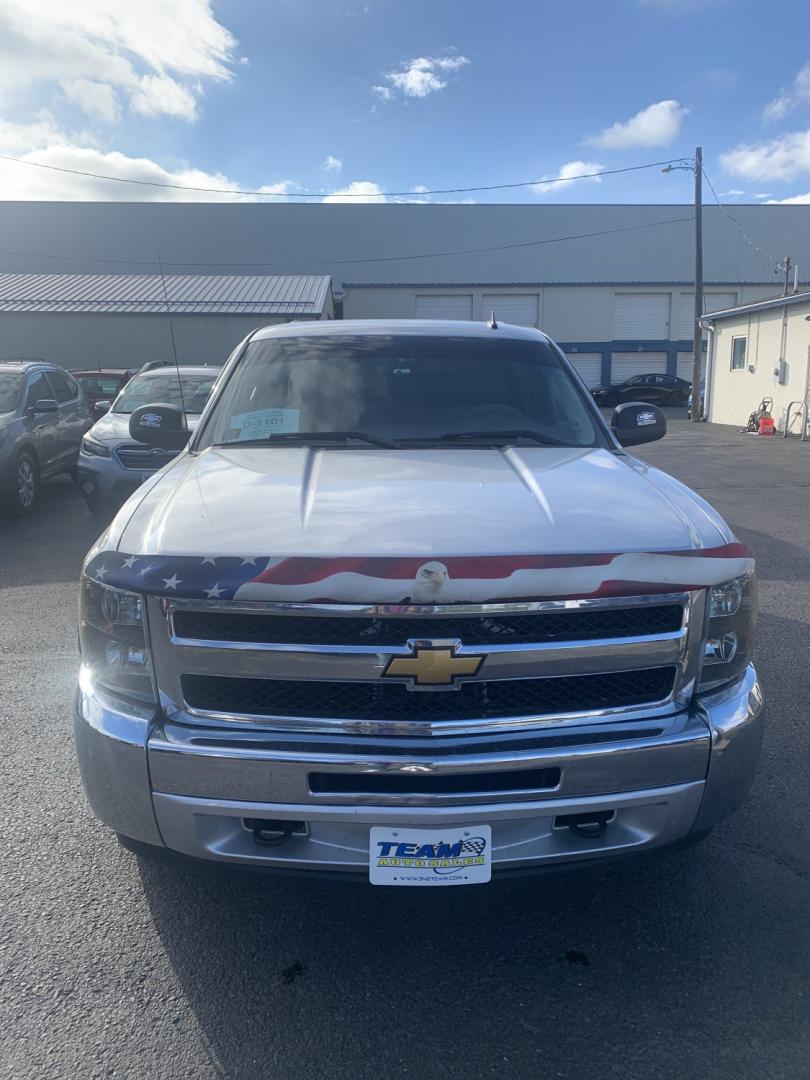2013 Chevrolet Silverado 1500 LT Crew Cab 4WD (3GCPKSE72DG) with an 5.3L V8 OHV 16V FFV engine, located at 2015 Cambell Street, Rapid City, SD, 57701, (605) 342-8326, 44.066433, -103.191772 - CAR FAX AVAILABLE- Photo#1