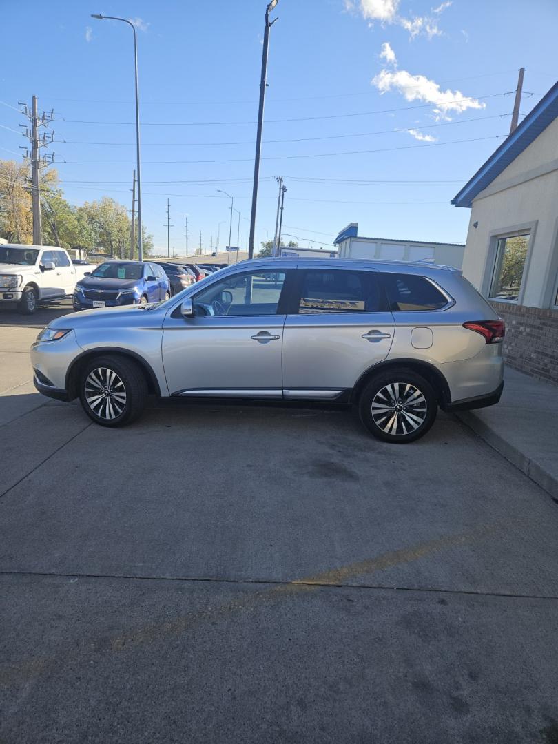2020 /BLACK Mitsubishi Outlander SEL AWD (JA4AZ3A3XLZ) with an 2.4L L4 DOHC 16V engine, CVT transmission, located at 2015 Cambell Street, Rapid City, SD, 57701, (605) 342-8326, 44.066433, -103.191772- Photo#2