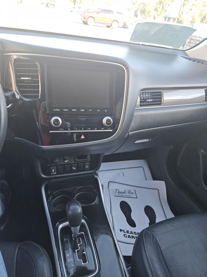 2020 /BLACK Mitsubishi Outlander SEL AWD (JA4AZ3A3XLZ) with an 2.4L L4 DOHC 16V engine, CVT transmission, located at 2015 Cambell Street, Rapid City, SD, 57701, (605) 342-8326, 44.066433, -103.191772- Photo#5
