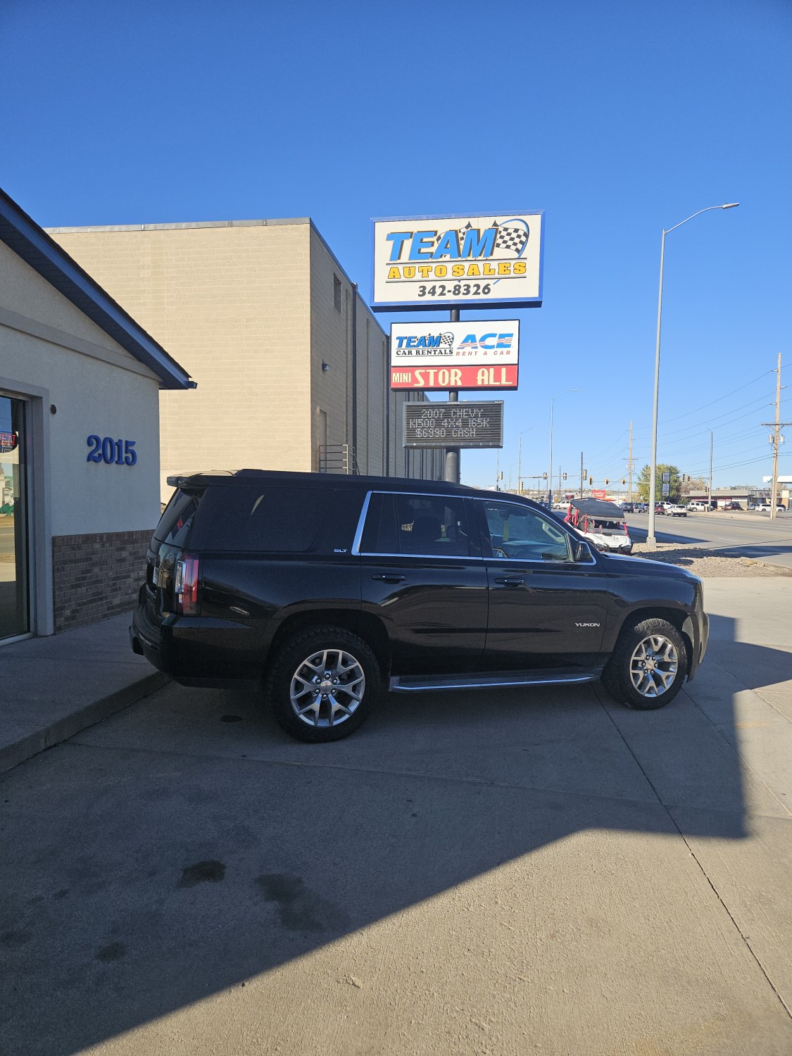 photo of 2015 GMC Yukon SLT 4WD