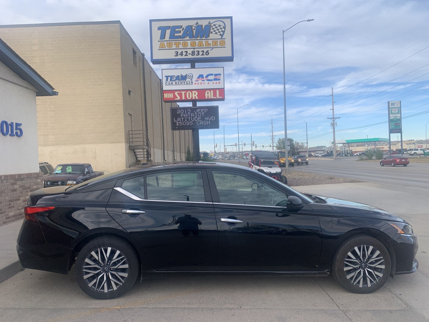 2025 Nissan Altima 2.5 SV (1N4BL4DVXSN) with an 2.5L L4 DOHC 16V engine, CVT transmission, located at 2015 Cambell Street, Rapid City, SD, 57701, (605) 342-8326, 44.066433, -103.191772- Photo#0