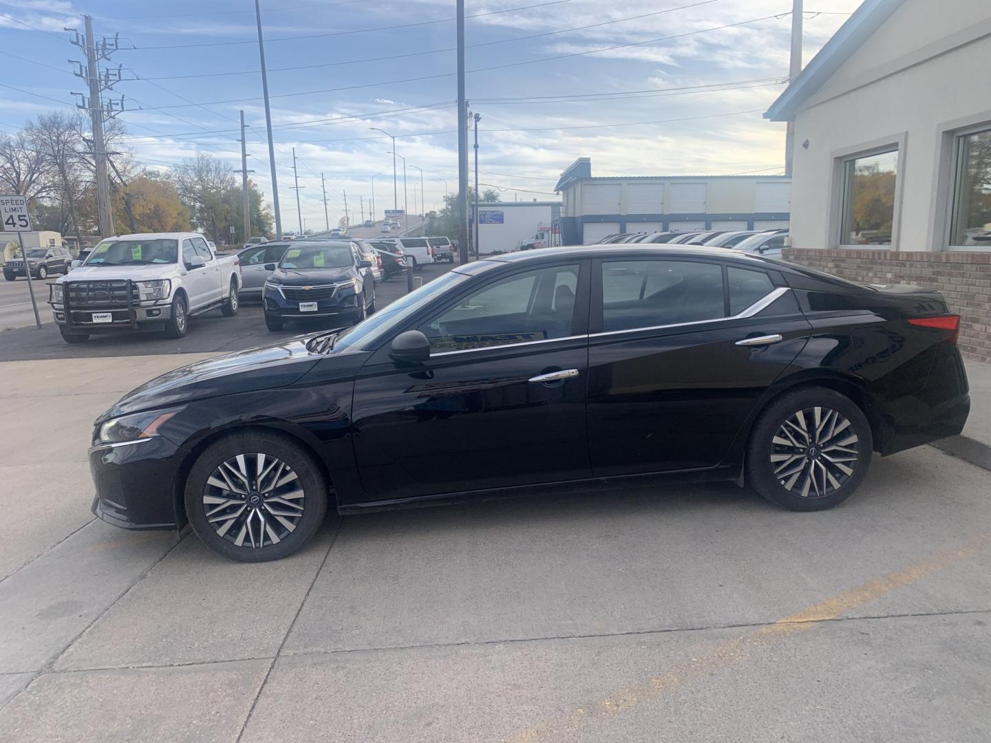 2025 Nissan Altima 2.5 SV (1N4BL4DVXSN) with an 2.5L L4 DOHC 16V engine, CVT transmission, located at 2015 Cambell Street, Rapid City, SD, 57701, (605) 342-8326, 44.066433, -103.191772- Photo#2