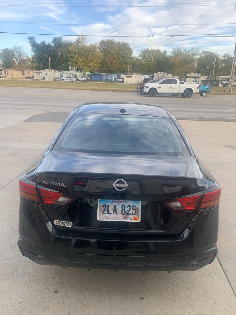 2025 Nissan Altima 2.5 SV (1N4BL4DVXSN) with an 2.5L L4 DOHC 16V engine, CVT transmission, located at 2015 Cambell Street, Rapid City, SD, 57701, (605) 342-8326, 44.066433, -103.191772- Photo#3