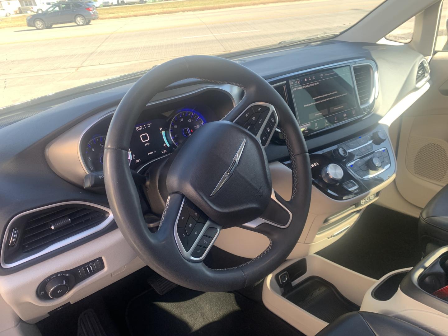 2023 Chrysler Pacifica Touring-L (2C4RC1BGXPR) with an 3.6L V6 DOHC 24V engine, 9A transmission, located at 2015 Cambell Street, Rapid City, SD, 57701, (605) 342-8326, 44.066433, -103.191772 - CAR FAX AVAILABLE- Photo#5