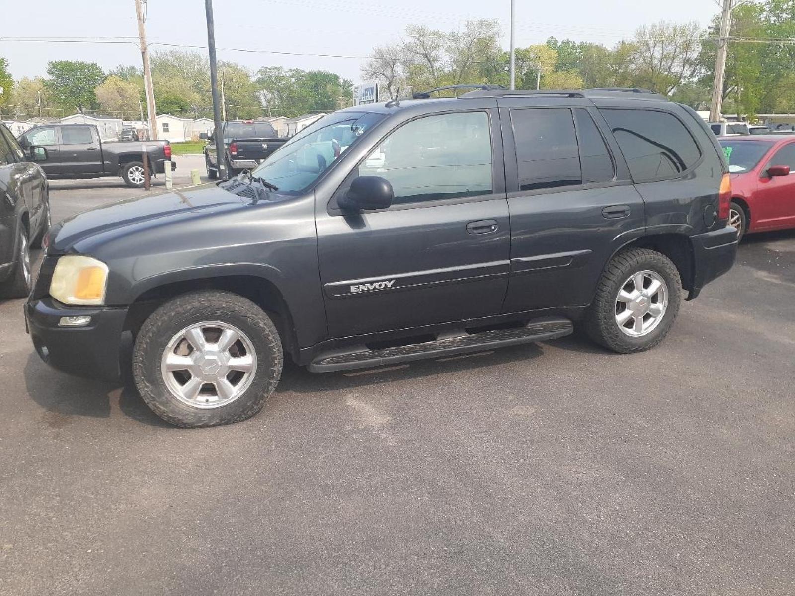 2004 GMC Envoy (1GKDT13S642) with an L6, 4.2L; DOHC engine, located at 2015 Cambell Street, Rapid City, SD, 57701, (605) 342-8326, 44.066433, -103.191772 - CARFAX AVAILABLE - Photo #2