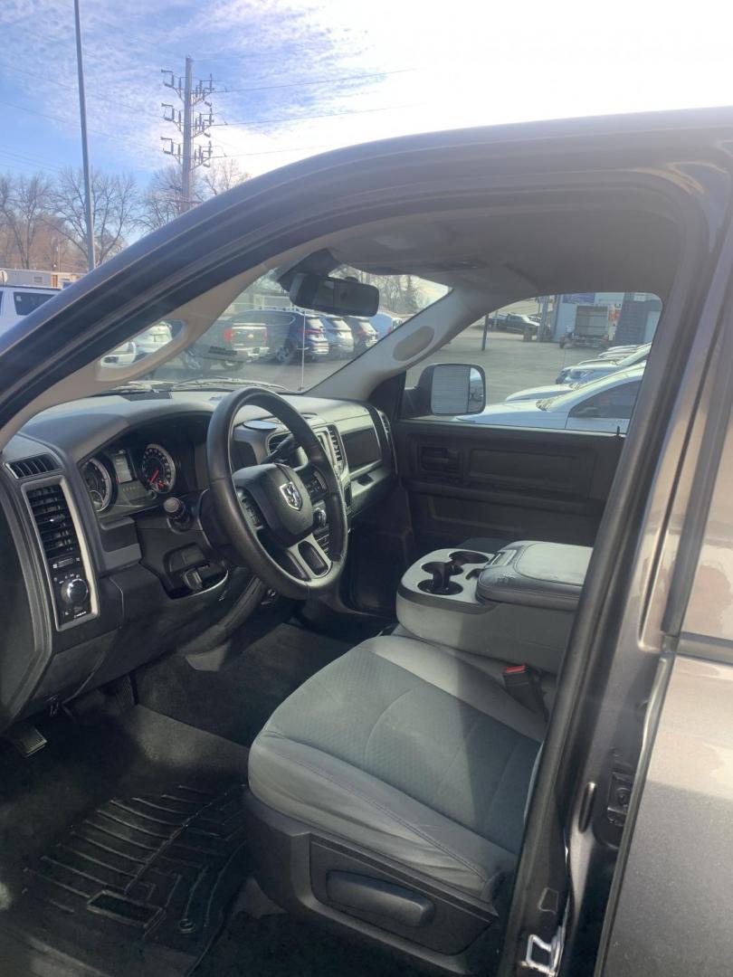 2016 Gray RAM 2500 (3C6UR5CJ5GG) with an 6.4L V8 engine, 6A transmission, located at 2015 Cambell Street, Rapid City, SD, 57701, (605) 342-8326, 44.066433, -103.191772 - Photo#3