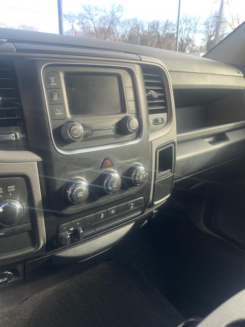 2016 Gray RAM 2500 (3C6UR5CJ5GG) with an 6.4L V8 engine, 6A transmission, located at 2015 Cambell Street, Rapid City, SD, 57701, (605) 342-8326, 44.066433, -103.191772 - Photo#5