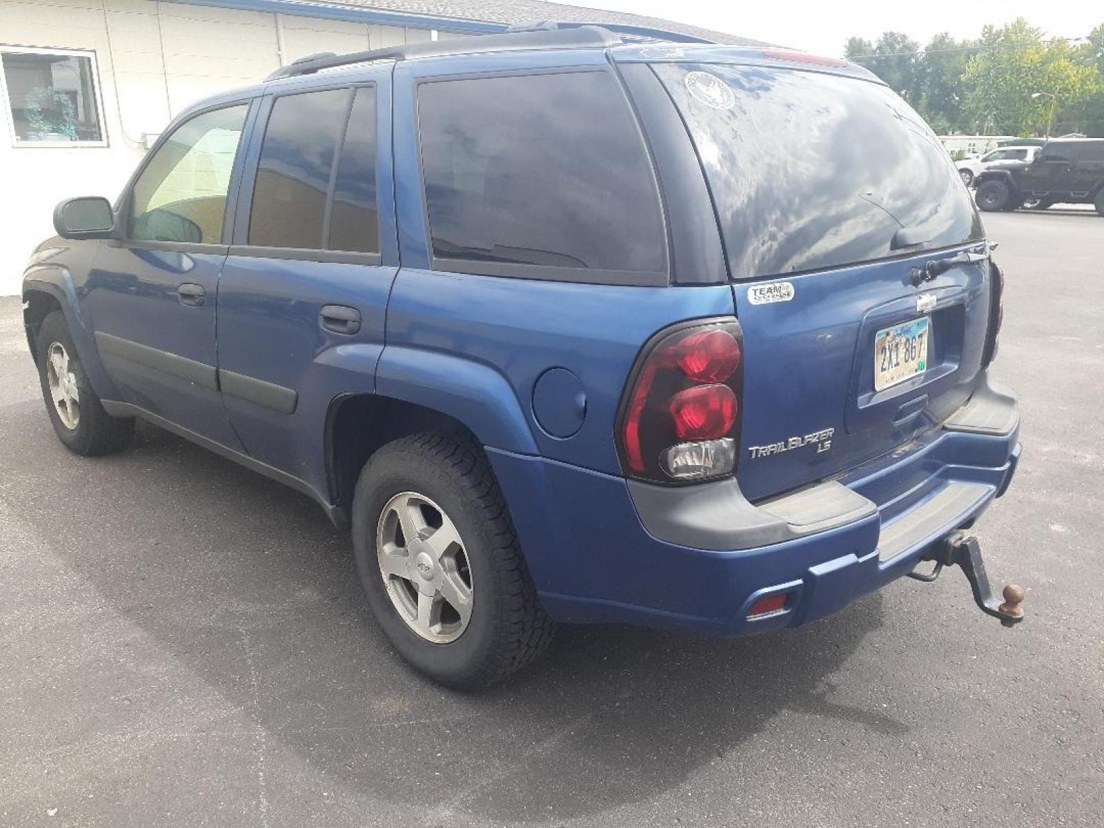 2005 Chevrolet TrailBlazer (1GNDT13S452) with an 4.2L L6 DOHC 24V engine, 4-Speed Automatic Overdrive transmission, located at 2015 Cambell Street, Rapid City, SD, 57701, (605) 342-8326, 44.066433, -103.191772 - CARFAX AVAILABLE - Photo #2