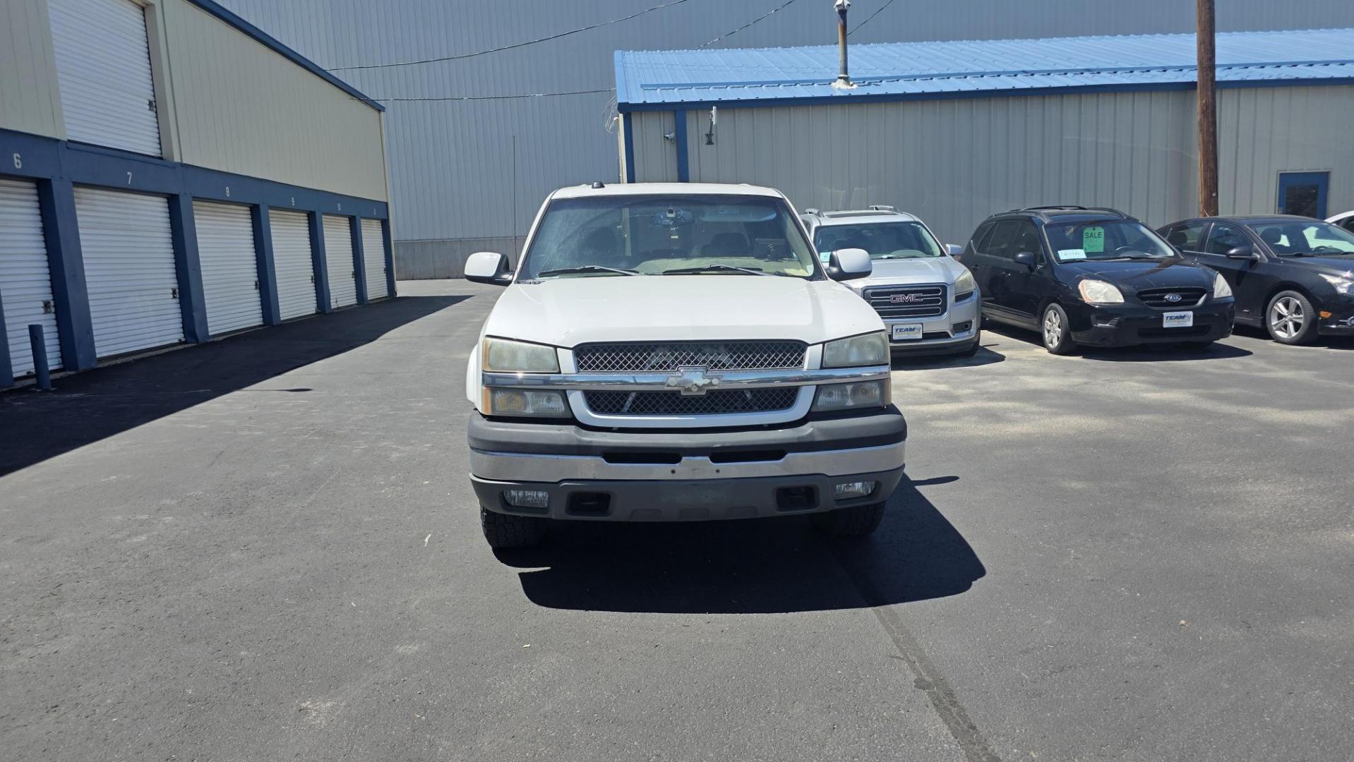 2005 Chevrolet Silverado 1500 (2GCEK13T451) with an 5.3L V8 OHV 16V engine, 4-Speed Automatic Overdrive transmission, located at 2015 Cambell Street, Rapid City, SD, 57701, (605) 342-8326, 44.066433, -103.191772 - FRESH TRADE - Photo#1